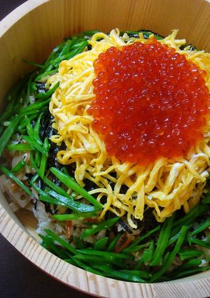 A picture of Chirashizushi with Lots of Toppings.
