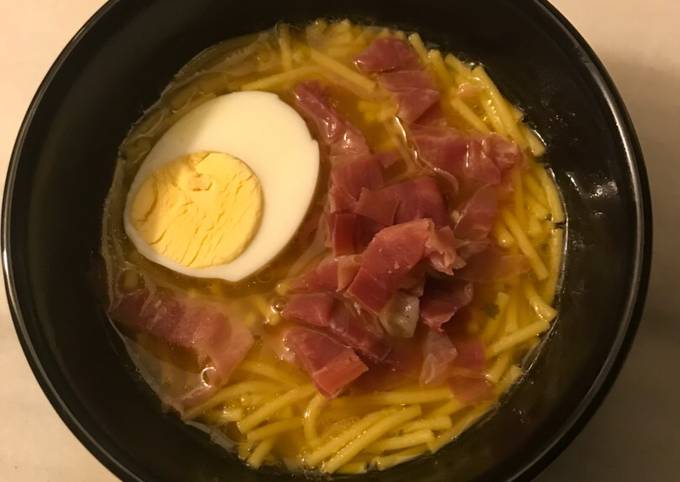 Sopa de fideos con jamón serrano y huevo duro Receta de @tesa.cuina