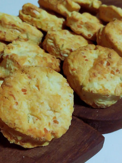 Una foto de Scones de queso y romero