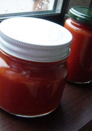 A picture of Homemade Preservative-free Tomato Ketchup.