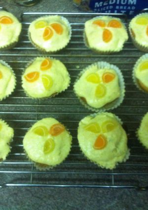 A picture of Cookie's Lemon and lime cupcakes.