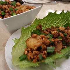 A picture of PF Chang Chicken Lettuce Wraps.