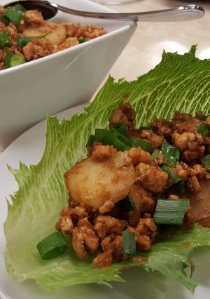 A picture of PF Chang Chicken Lettuce Wraps.