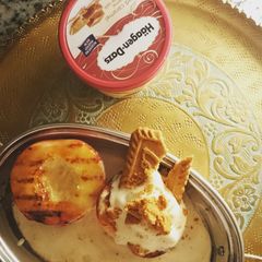 A picture of Caramelized peaches delight.