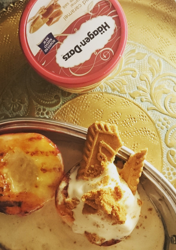A picture of Caramelized peaches delight.