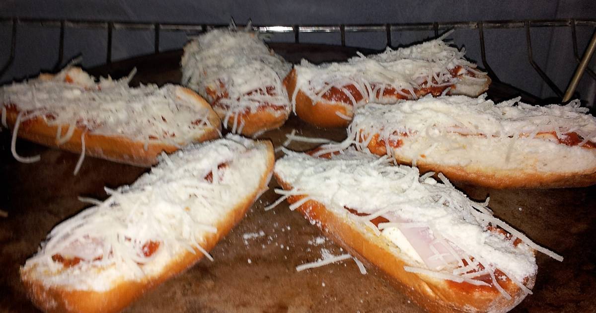 Breadstick Pizzas Recipe by Alvina Zane Cookpad
