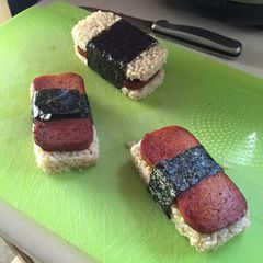 A picture of Musubi.