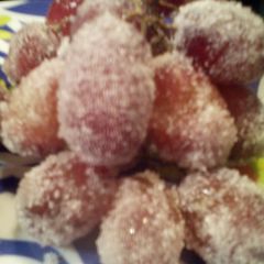 A picture of Sunshine 's Frostes Sugar Grapes.