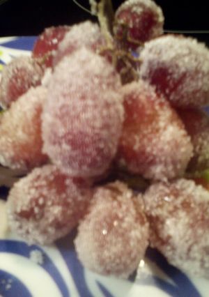 A picture of Sunshine 's Frostes Sugar Grapes.