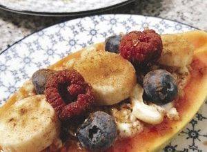 Foto de Taça de Papaia com Iogurte e Muesli