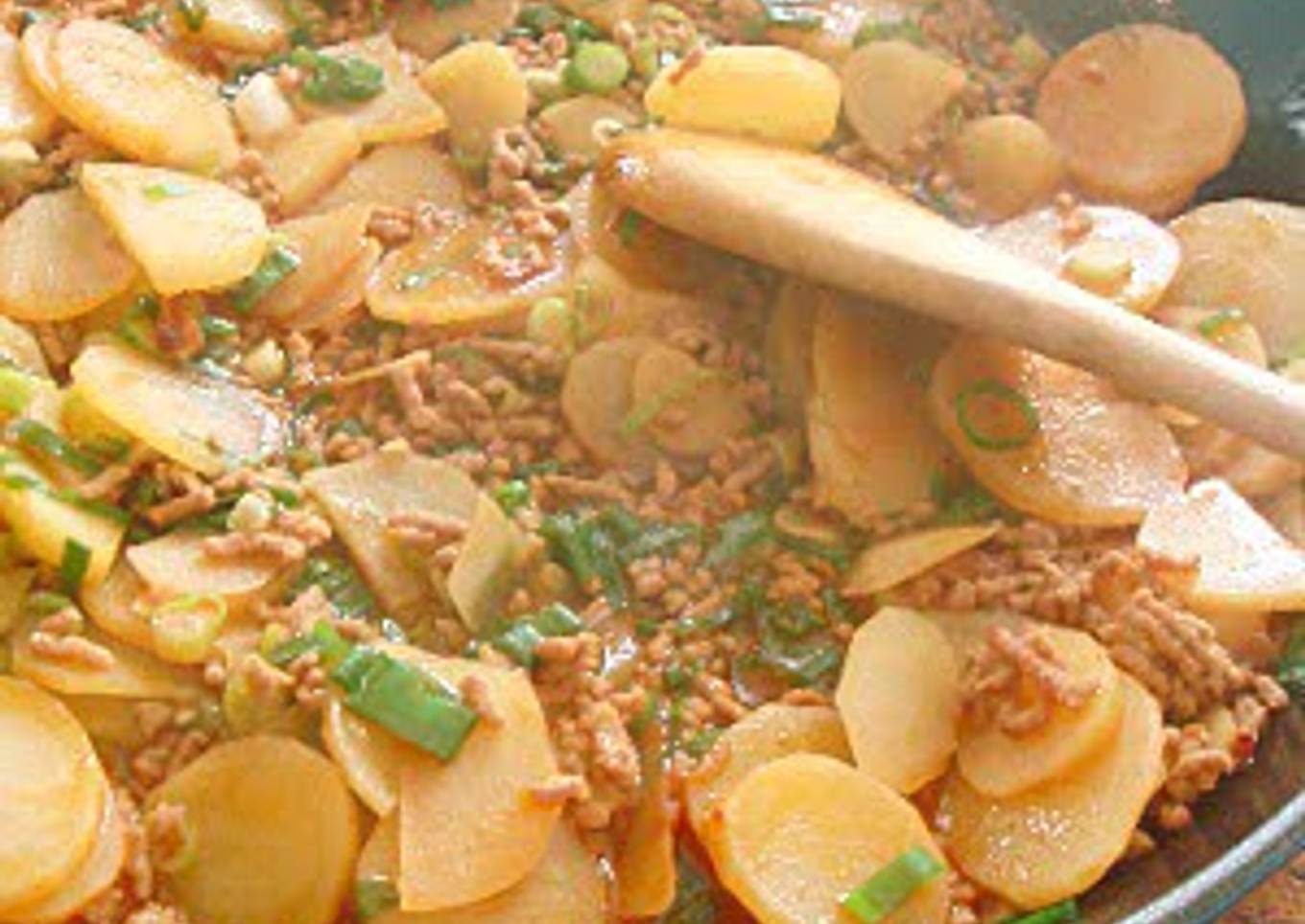 Simmered Potato and Ground Pork with Gochujang Flavor