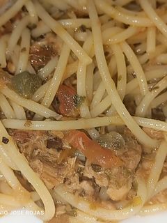 Una foto de Spaghetti en salsa de atún