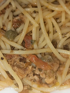 Una foto de Spaghetti en salsa de atún