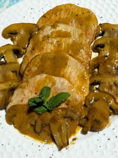 Una foto de Lomo de cerdo con salsa de champiñones