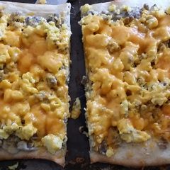 A picture of Taisen's breakfast pizza.