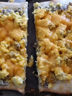 A picture of Taisen's breakfast pizza.