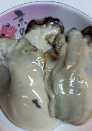 A picture of How to Rinse Oysters to a Glossy Finish.