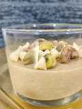 Postre de almendra en vasitos