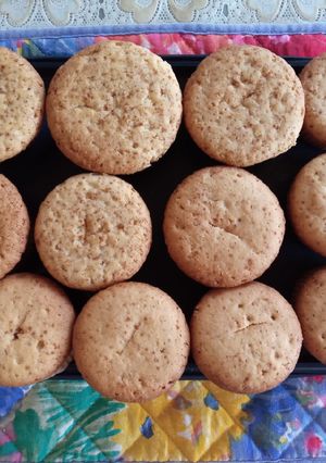 A picture of Vanilla cupcakes.