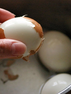 A picture of EASY PEEL HARD BOILED EGGS.
