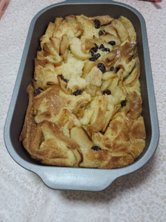 A picture of Apple Bread Pudding.