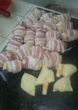 A picture of Bacon wrap biscuit.