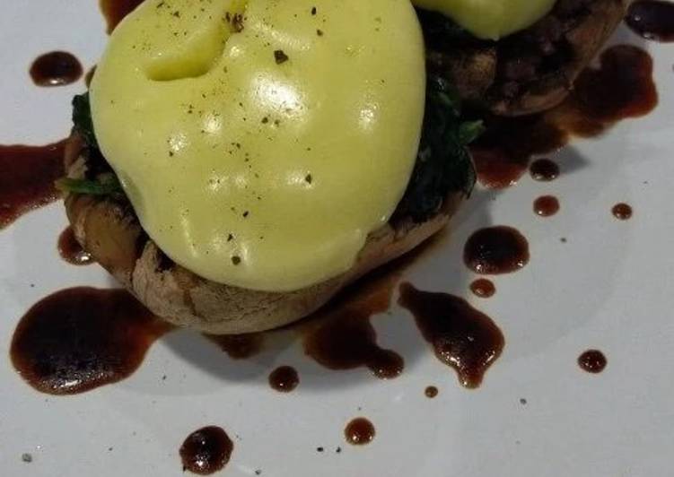 Get Inspiration of Sautee Minced Beef and Spinach in Bake Cheese Portobello Mushroom Serve with Balsamic Dressing