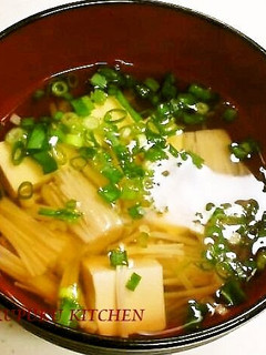A picture of Clear Soup with Tofu and Enoki Mushrooms.