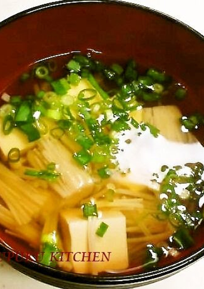 A picture of Clear Soup with Tofu and Enoki Mushrooms.