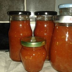 A picture of Ketchup (tomato Sauce).