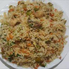 A picture of Chicken vegetable pulao.