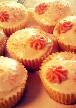 A picture of Orange Blossom Cupcake!.