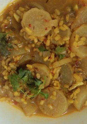 A picture of White Radish Curry.
