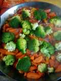 Comida china vegetariana con pollo