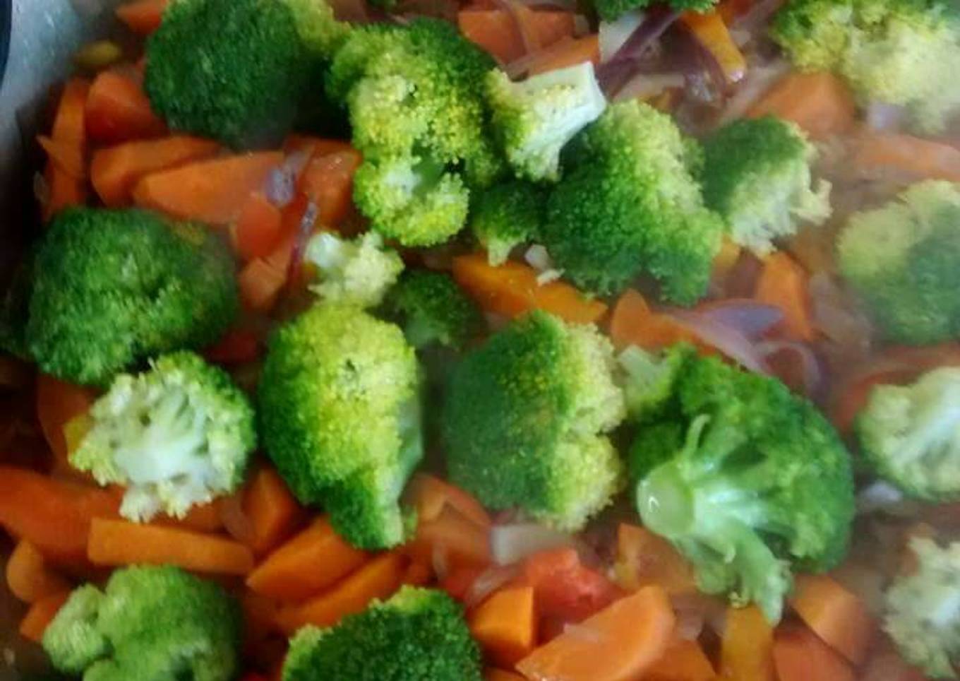 Comida china vegetariana con pollo