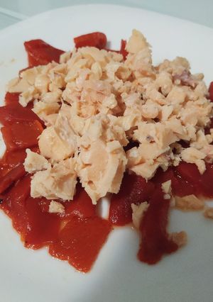 Foto principal de Salmón con pimientos del piquillo