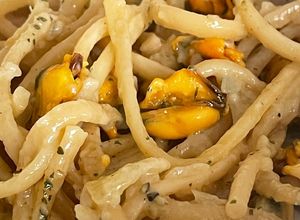 Une photo de Linguine - moules à la crème et au vin blanc
