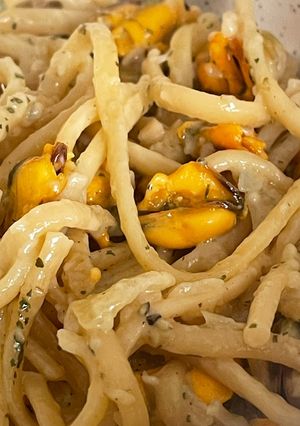 Une photo de Linguine - moules à la crème et au vin blanc