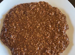 Una foto de Postre rústico de chocolate y avena - sin hornear!