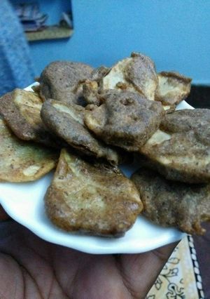 A picture of Kuttu aloo pakoda.
