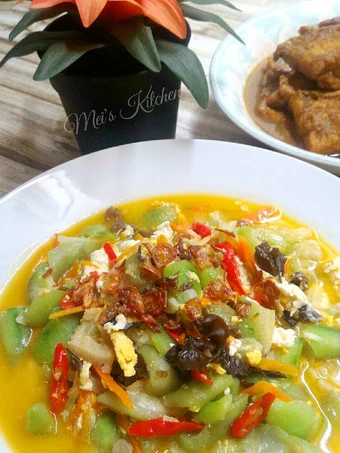 Langkah Gampang Membuat Resep Tumis oyong telur yang  Bikin Ketagihan Anti Ribet, Uenak Banget