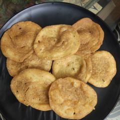 A picture of Atta layered mathri.