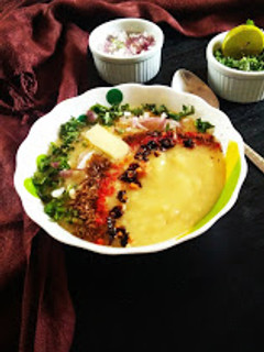 A picture of Moradabadi moong dal chaat.