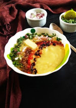 A picture of Moradabadi moong dal chaat.