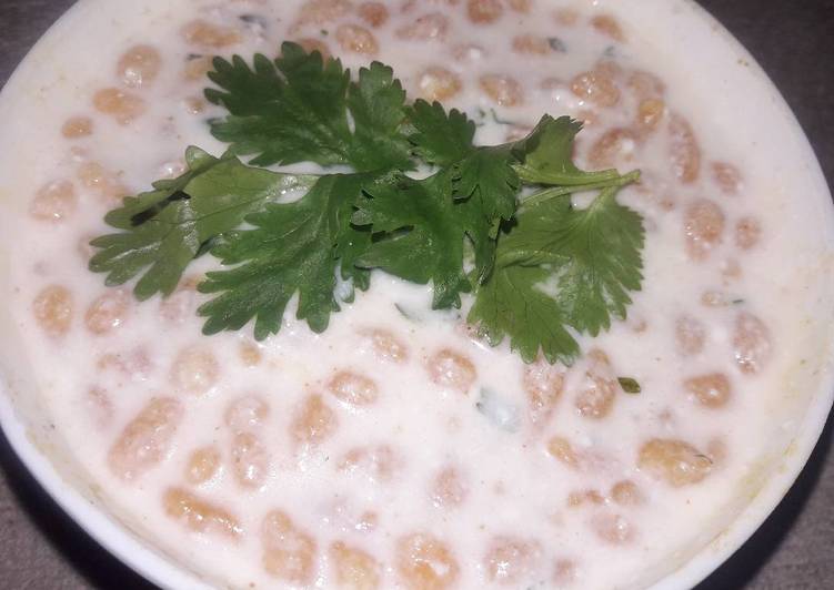 Boondi masala raita