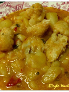 Una foto de Patatas con coliflor y bacalao guisadas en crudo