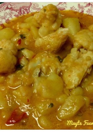 Foto principal de Patatas con coliflor y bacalao guisadas en crudo