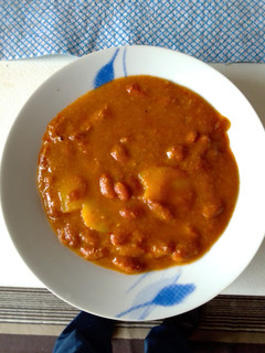 Una foto de Alubias rojas con crema de verduras al gusto