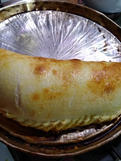 Una foto de Fosforito en forma de empanada!!