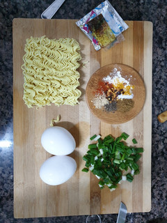A picture of NIGERIAN STREETFOOD NOODLES 🍜🇳🇬 طعام شوارع في نيجيرا.
